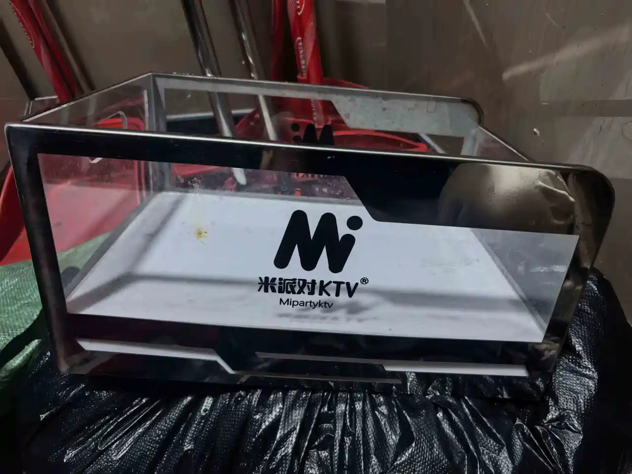弧边科技发光啤酒箱