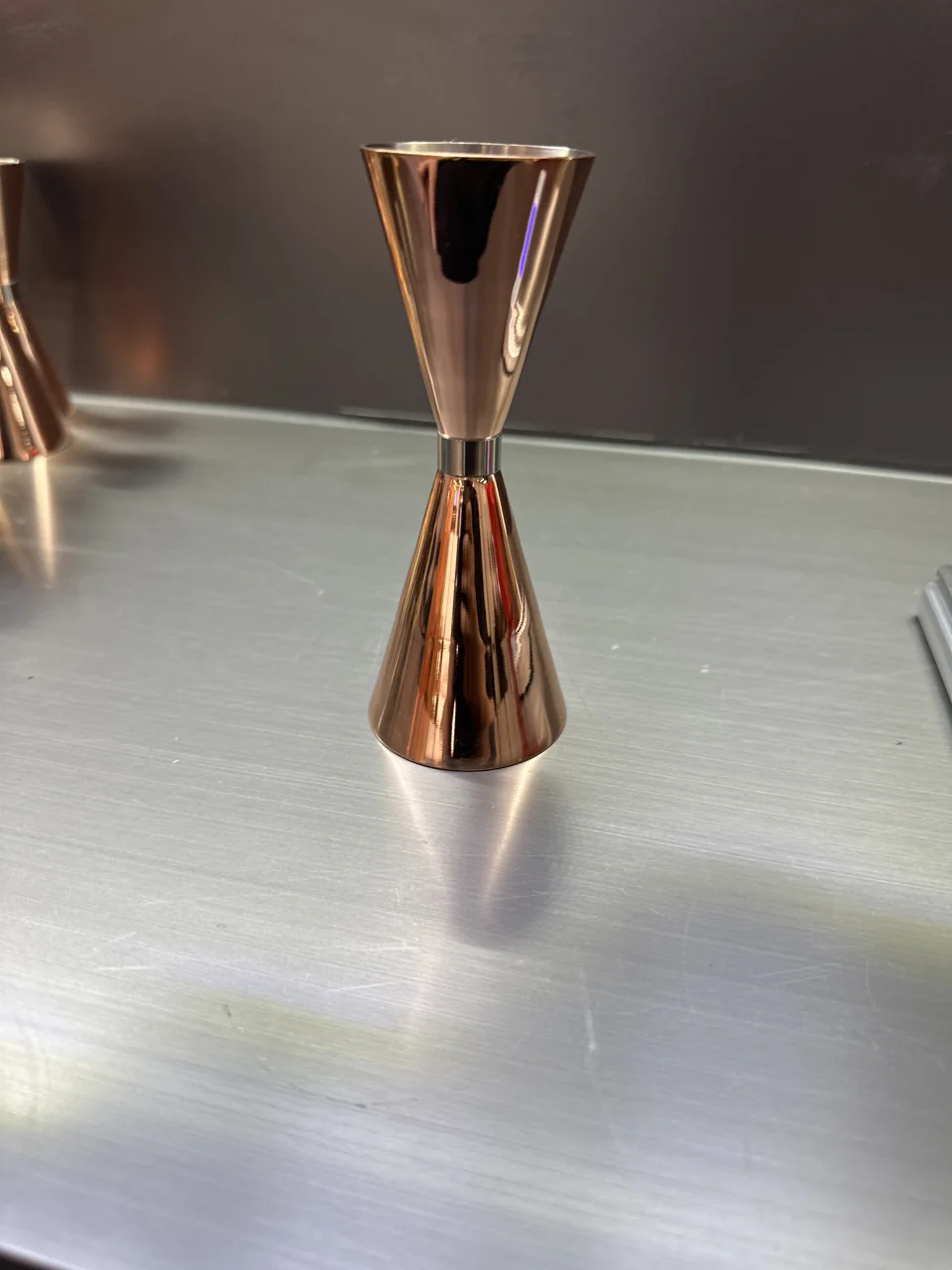镀色斜身量杯