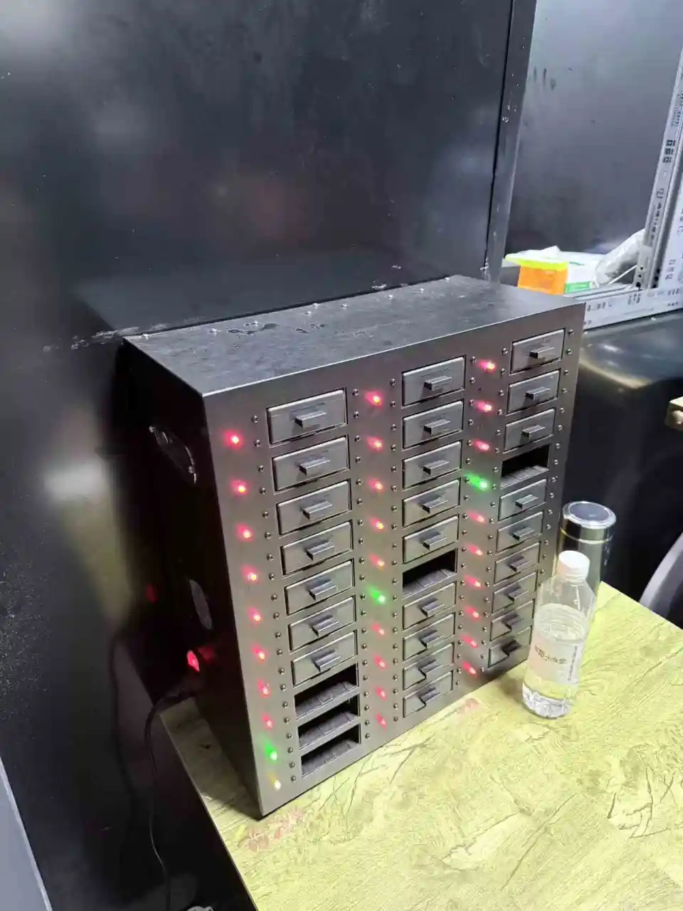 电光产品充电箱