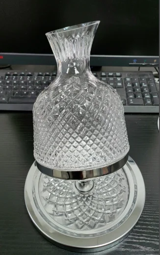 不倒翁刻花醒酒器