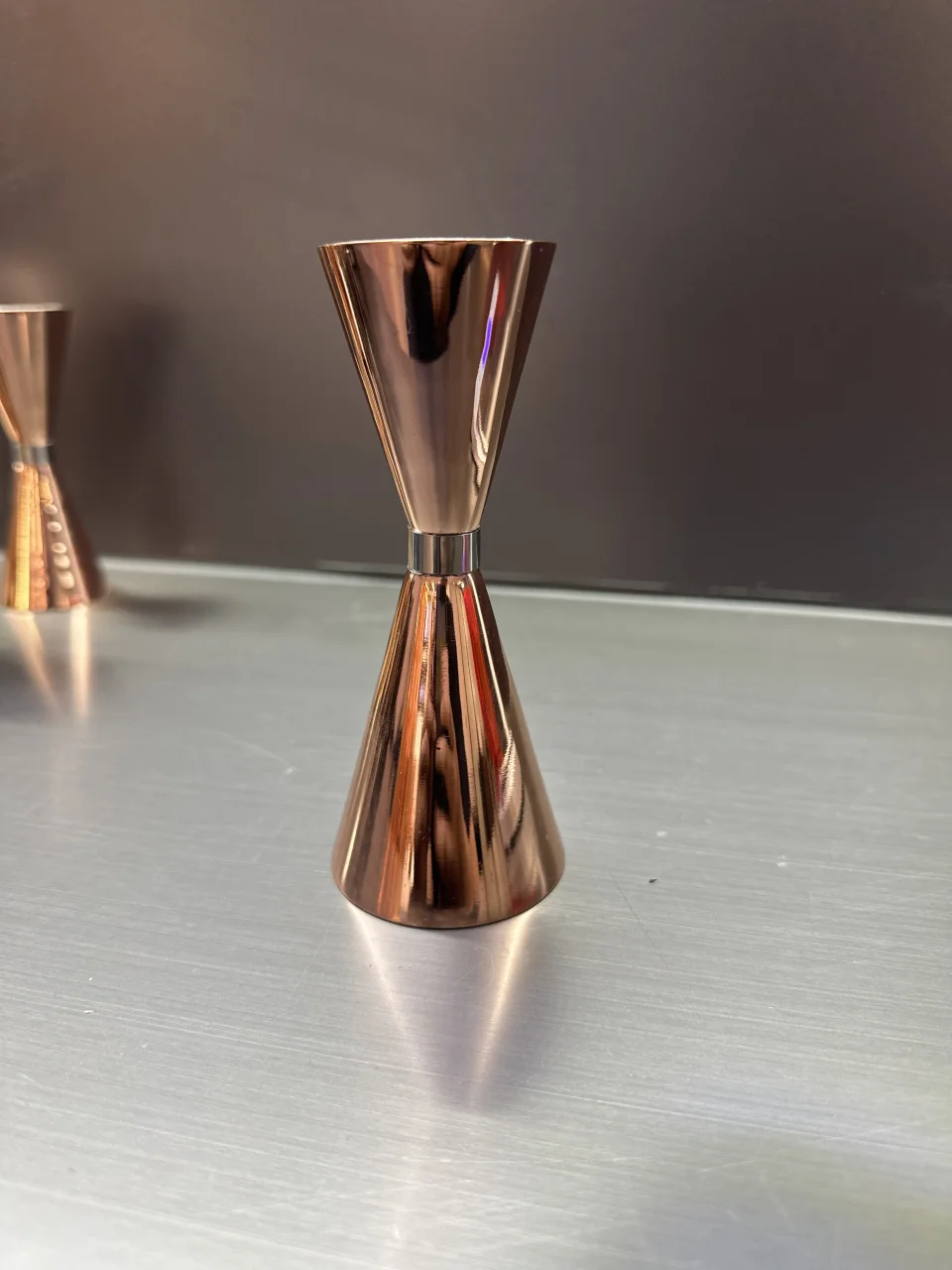 镀色斜身量杯