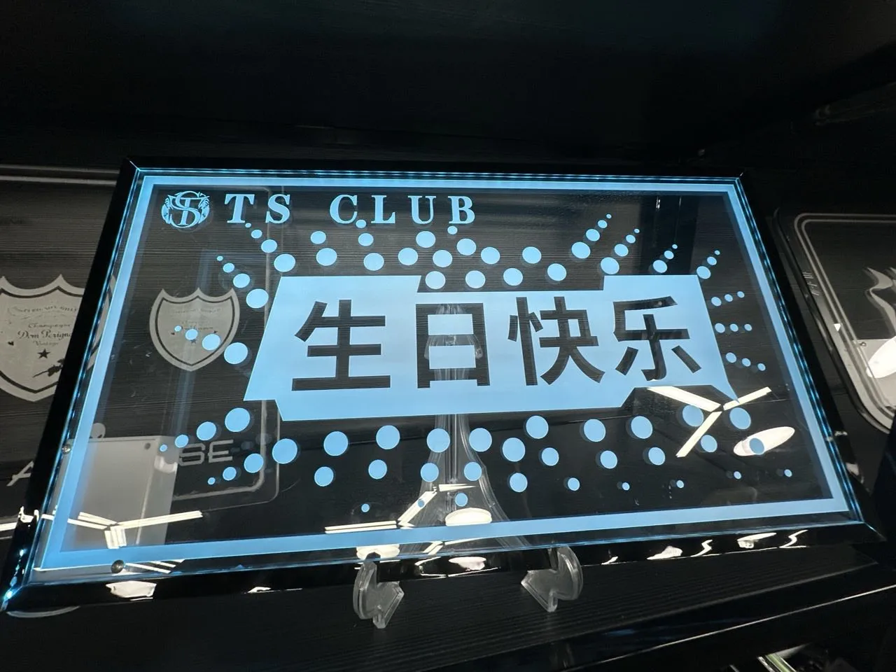 发光举牌