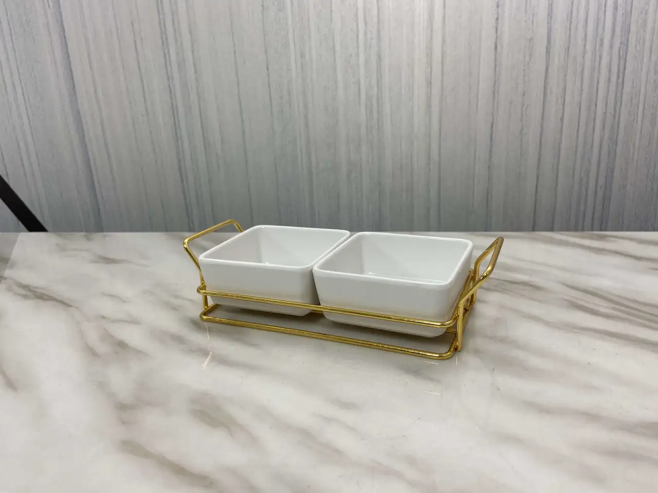 带提手线条小食架