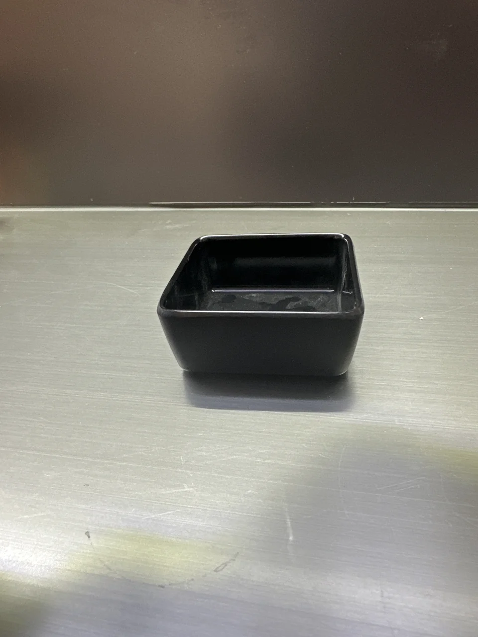 带提手线条小食架