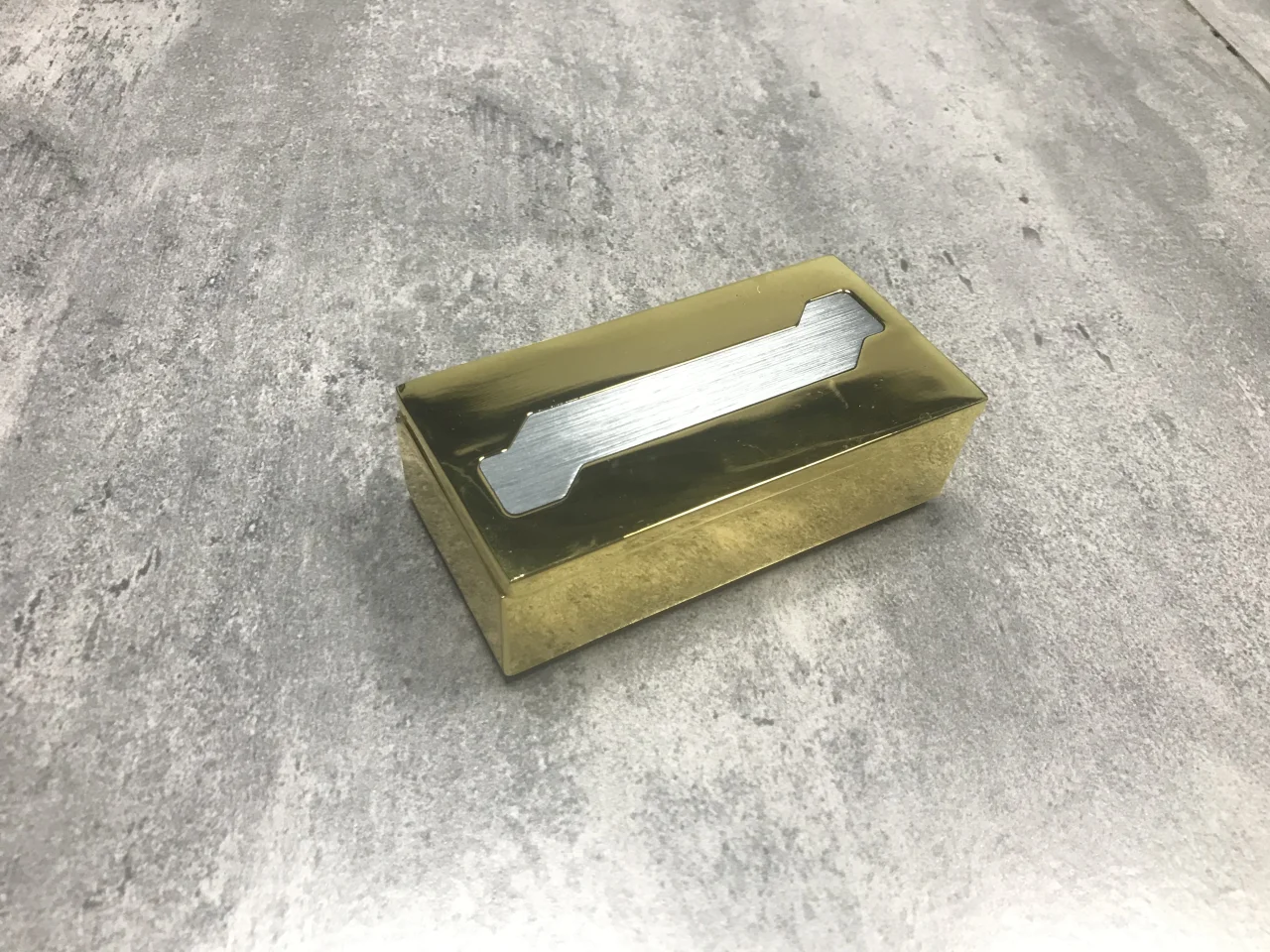 金灰尊雅