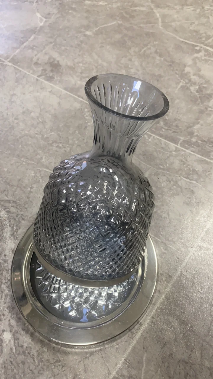 不倒翁刻花醒酒器