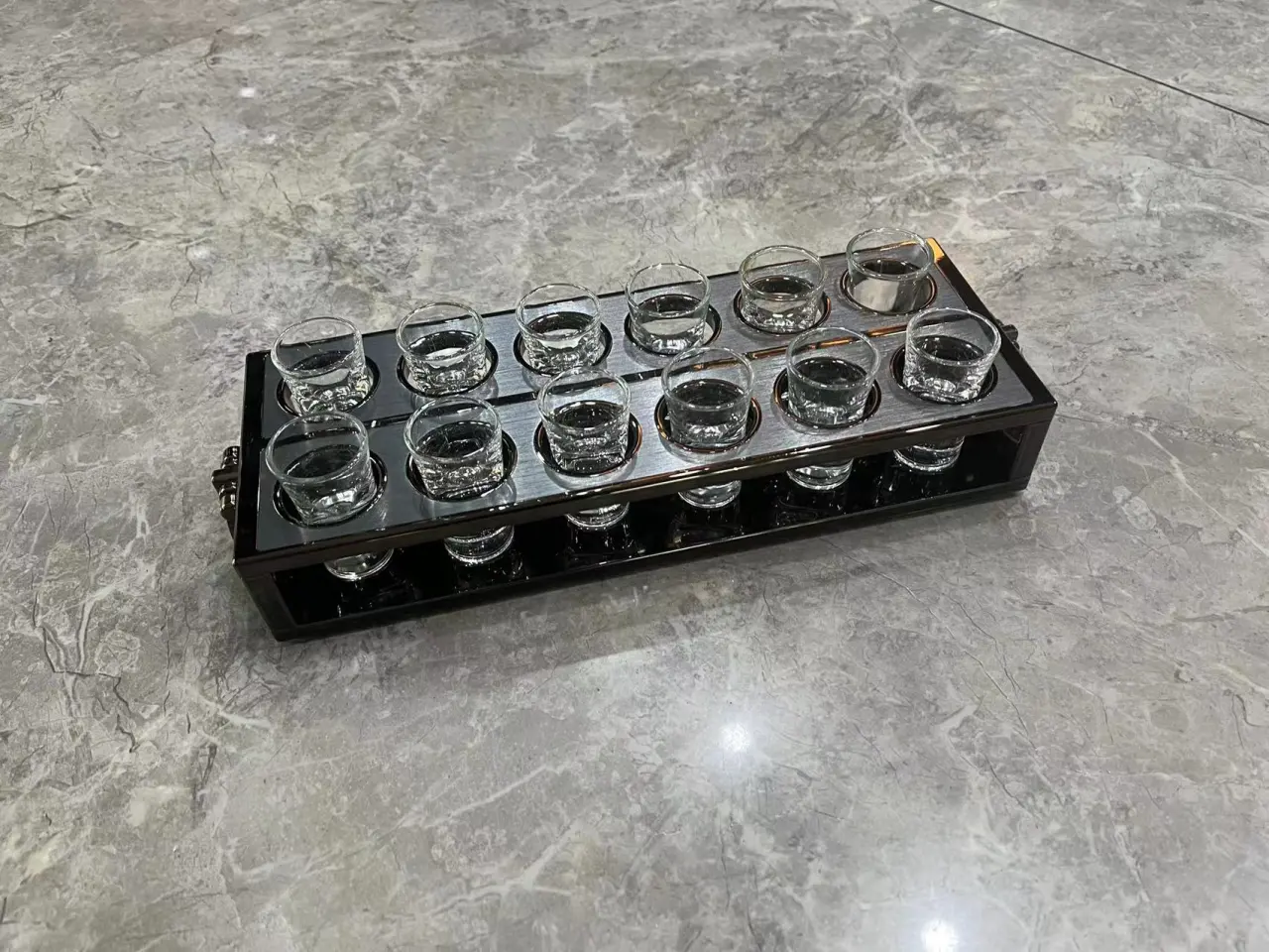 黑灰尊雅