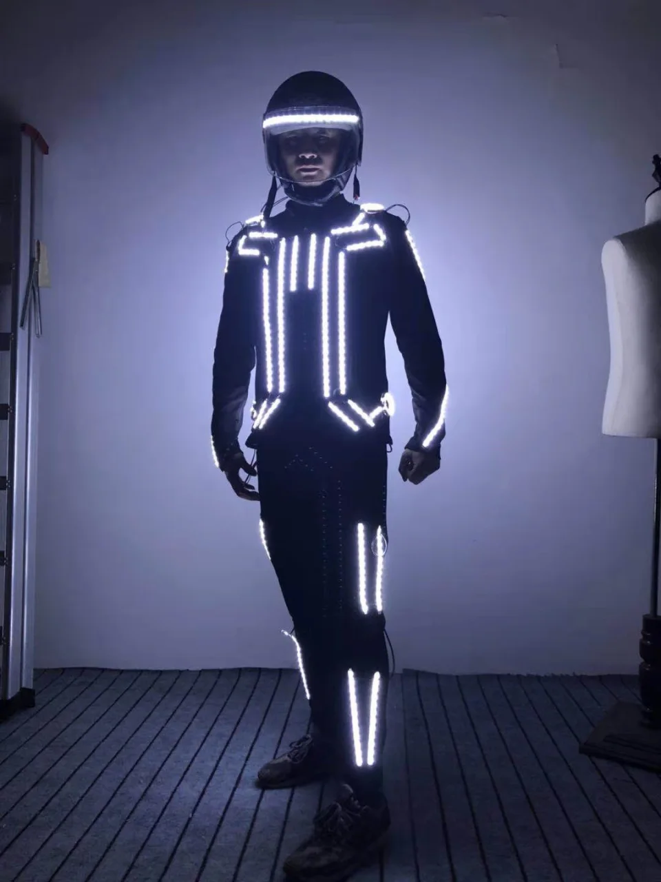 发光服