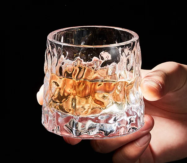 旋转威士忌杯