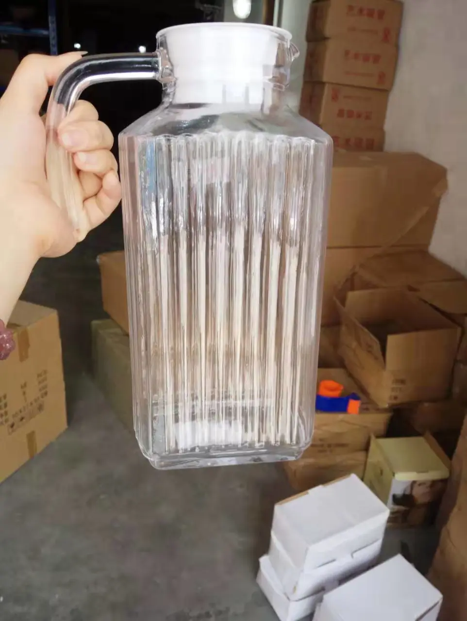 玻璃条纹扎壶