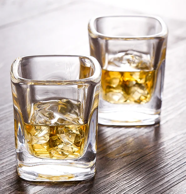 玻璃啤酒杯子弹杯