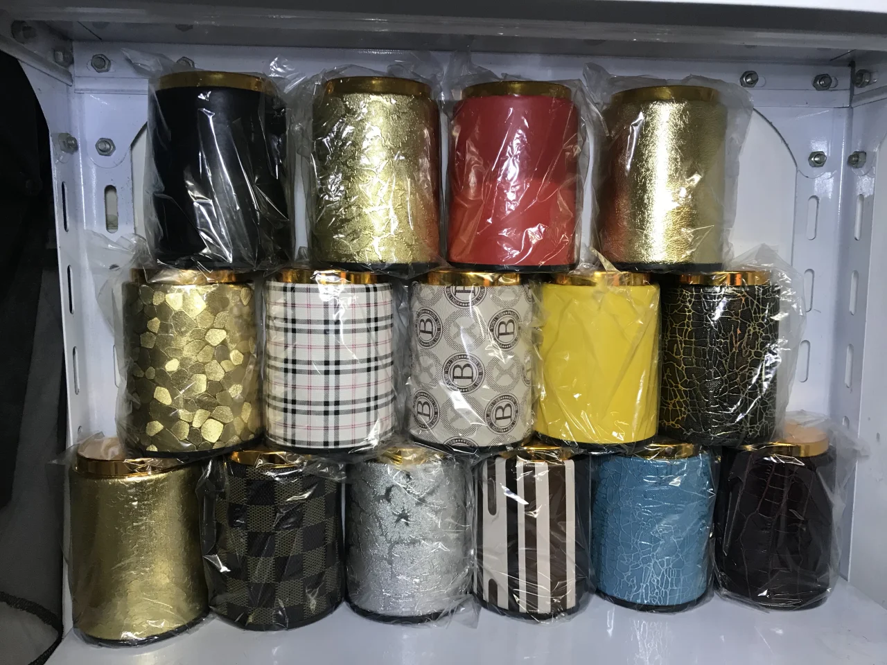 带鼎皮革色盅