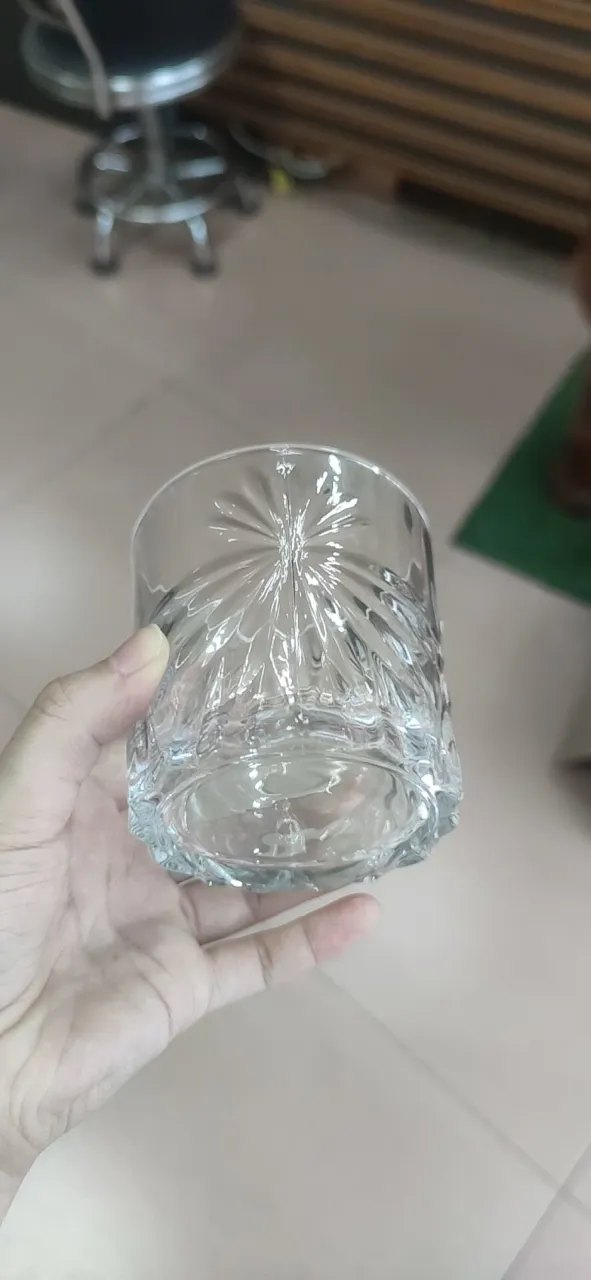 玻璃菊花纹杯
