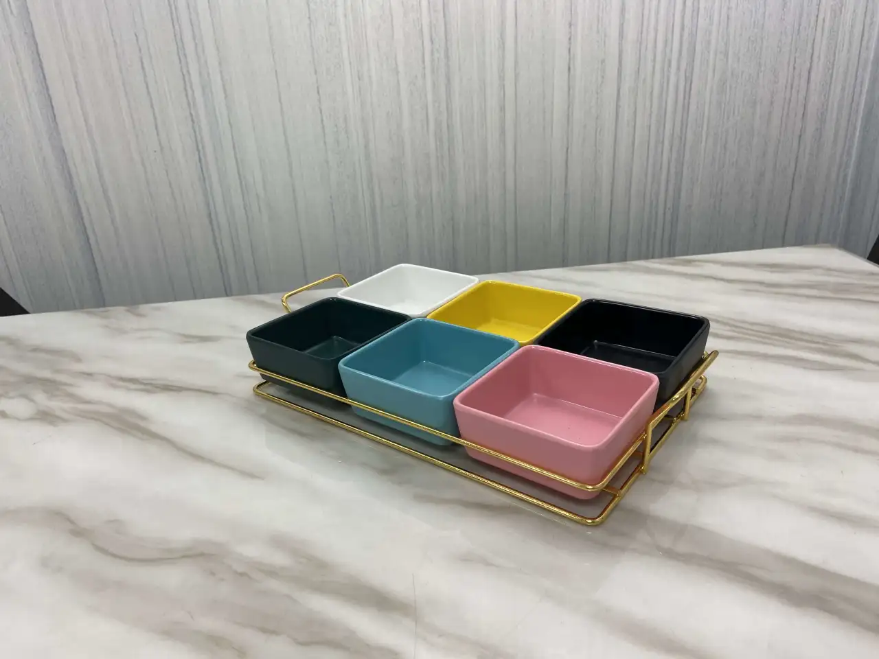 带提手线条小食架