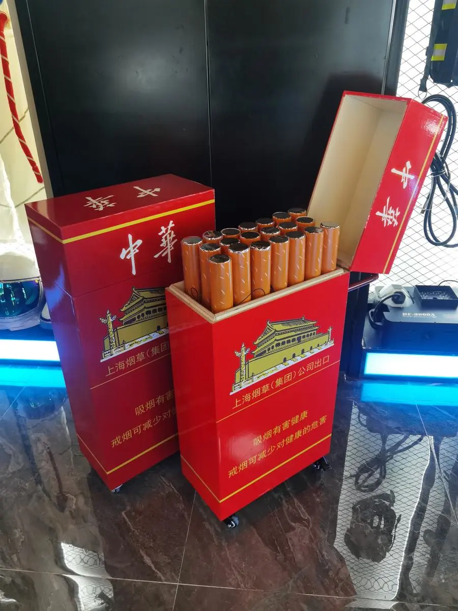 礼花弹运输车