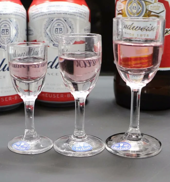 玻璃高脚白酒杯