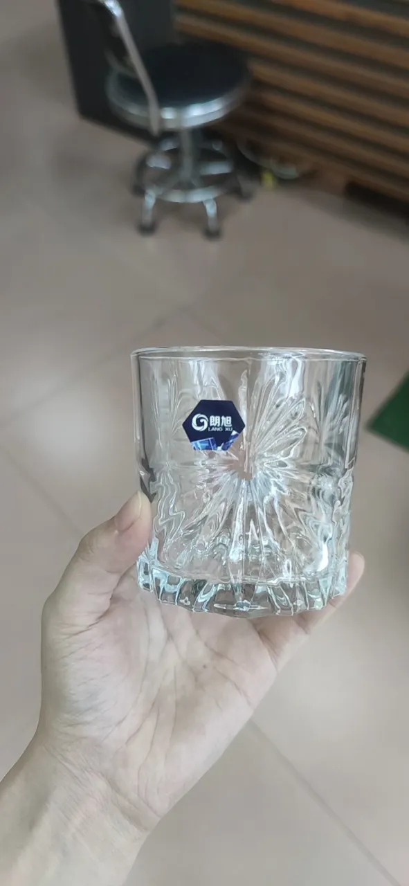 玻璃菊花纹杯