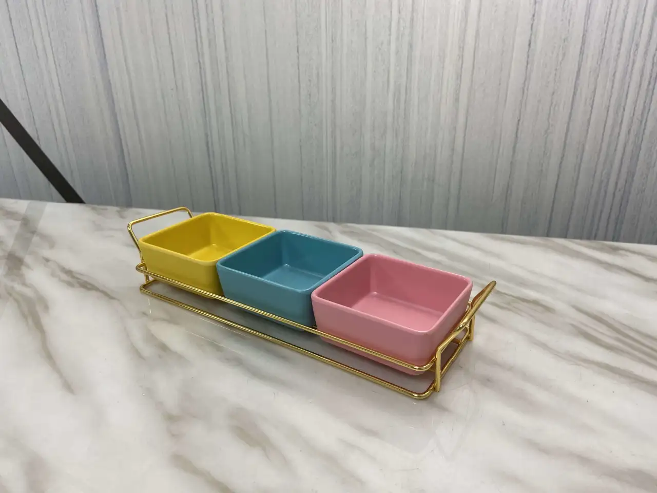 带提手线条小食架