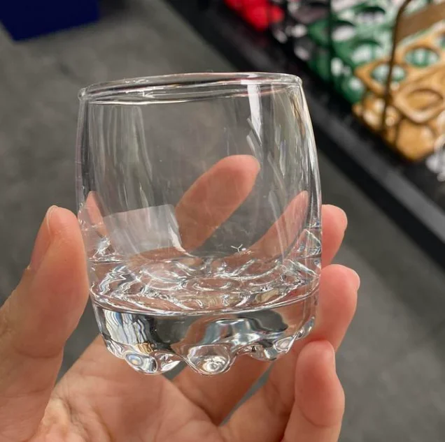 玻璃花瓣酒杯
