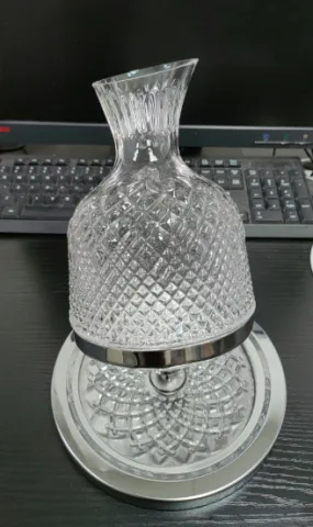 不倒翁刻花醒酒器