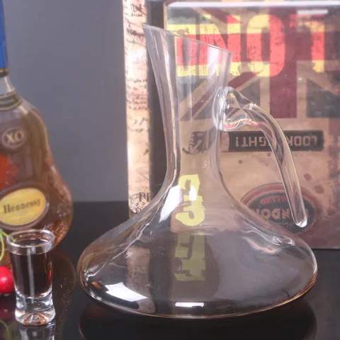 带柄斜口醒酒器