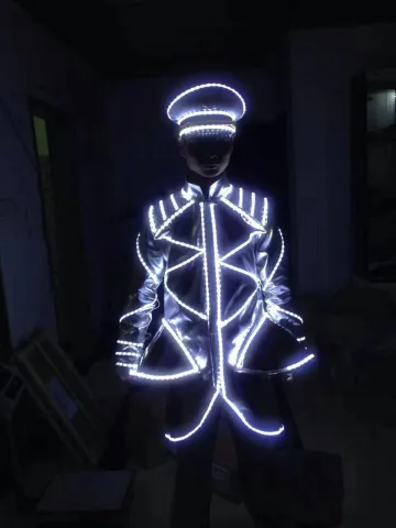 海军出酒服