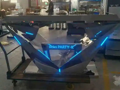 金属几何DJ打碟台